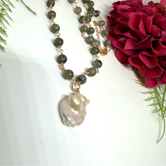 NEW⚜️Labradorite & Freshwater Pearl Handmade Necklace - Picture 4 of 8